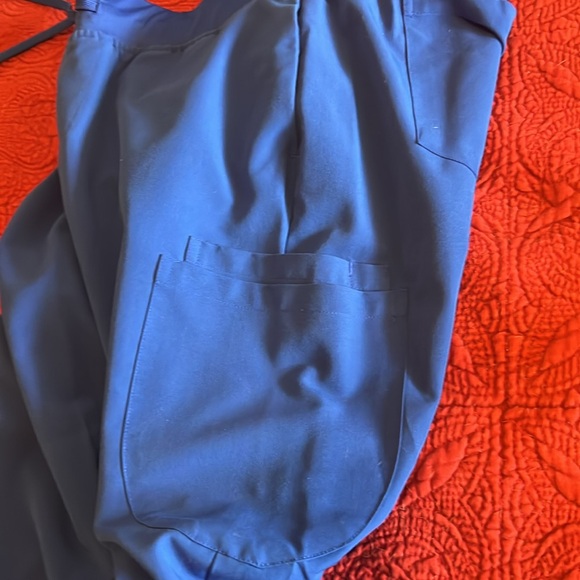 Mandala Royal Blue scrub set, smoke free home - Picture 7 of 7